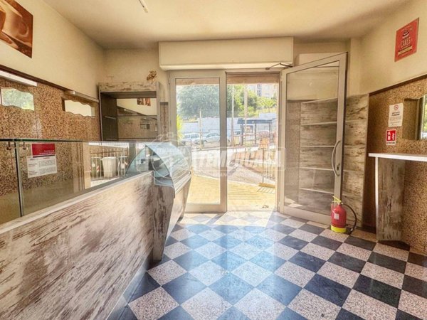 negozio in affitto ad Ancona in zona Tavernelle