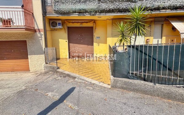 locale commerciale in affitto ad Ancona in zona Piano San Lazzaro