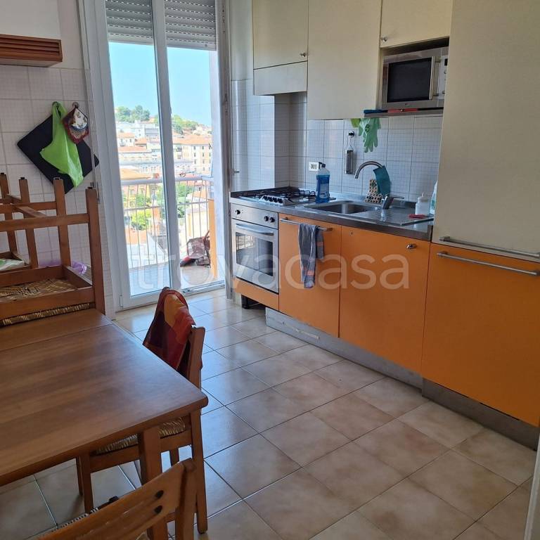 appartamento in affitto ad Ancona in zona Adriatico