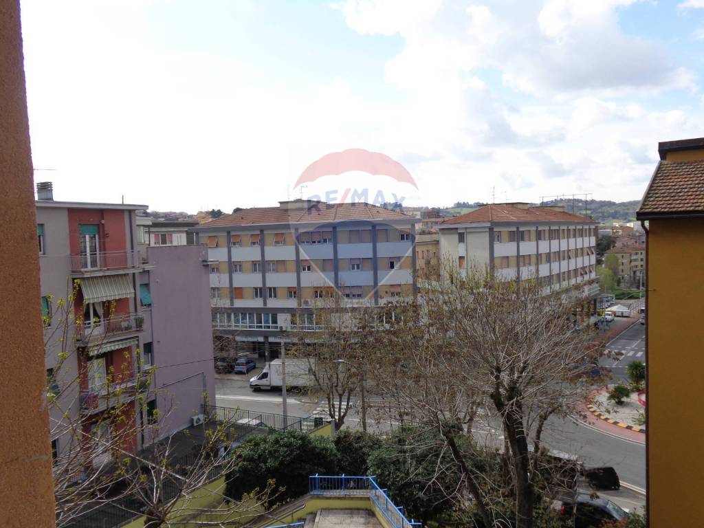 appartamento in affitto ad Ancona in zona Vallemiano