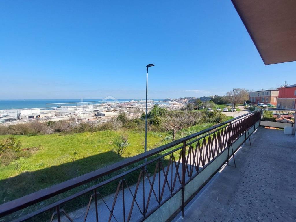 appartamento in affitto ad Ancona in zona Posatora
