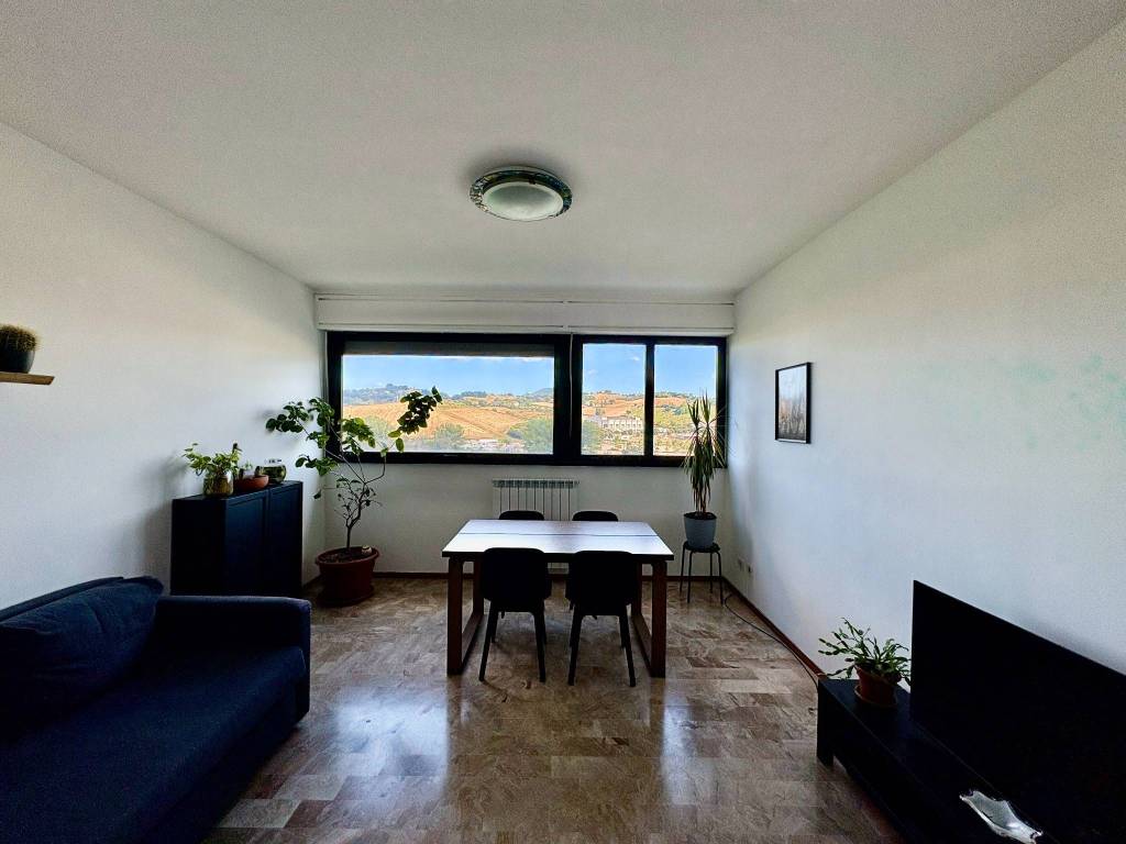appartamento in affitto ad Ancona in zona Varano
