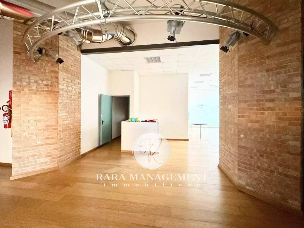 locale commerciale in affitto ad Ancona in zona Tavernelle