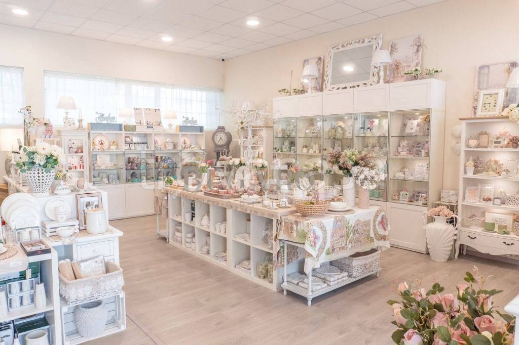 negozio in affitto ad Ancona in zona Varano