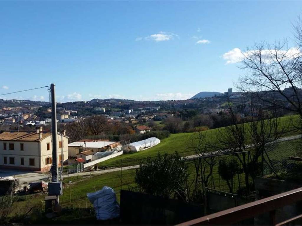 appartamento in affitto ad Ancona in zona Posatora