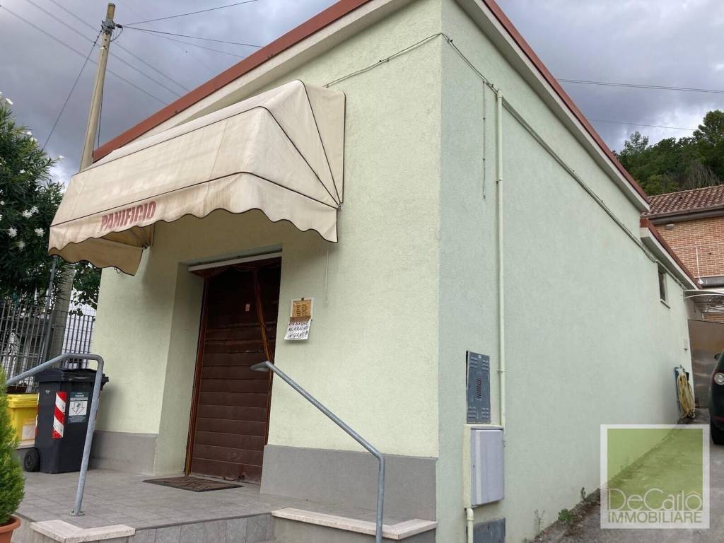 negozio in affitto ad Ancona