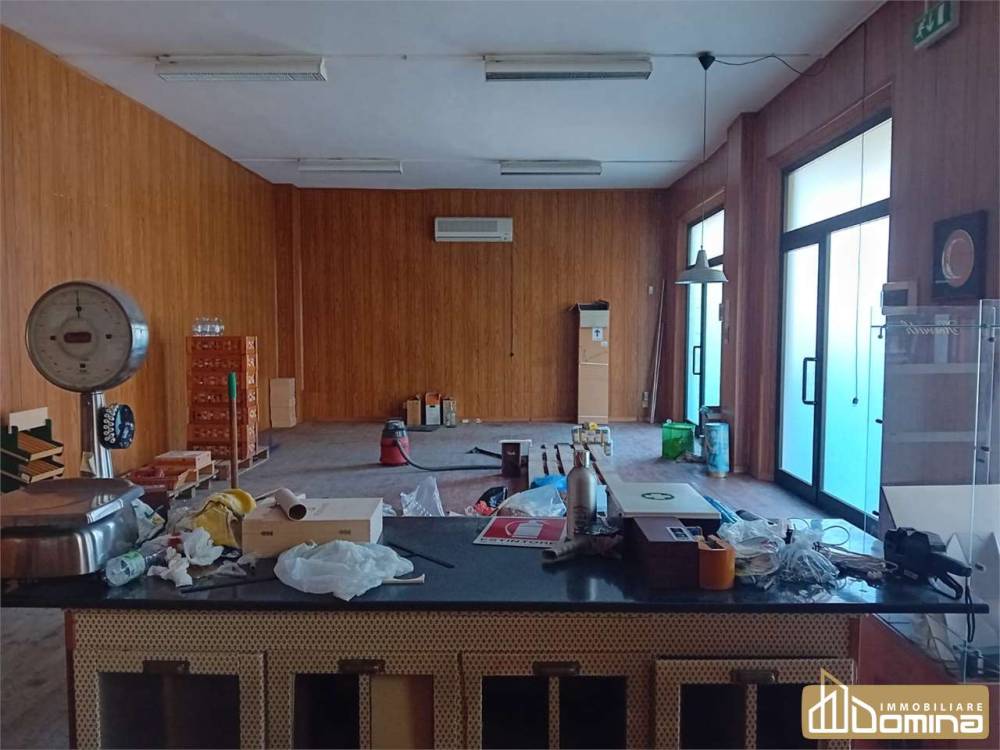 negozio in affitto ad Ancona in zona Delle Grazie