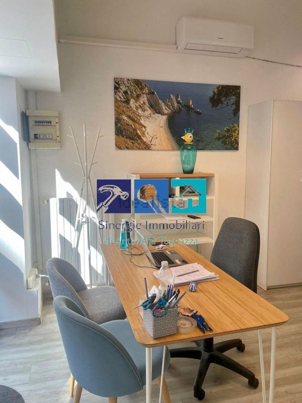 ufficio in affitto ad Ancona in zona Adriatico