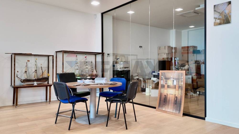 locale commerciale in affitto ad Ancona in zona Torrette