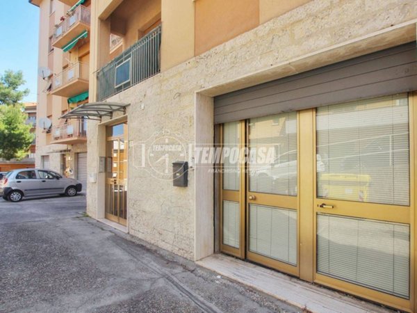 negozio in affitto ad Ancona in zona Piano San Lazzaro