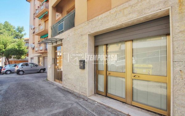 negozio in affitto ad Ancona in zona Piano San Lazzaro