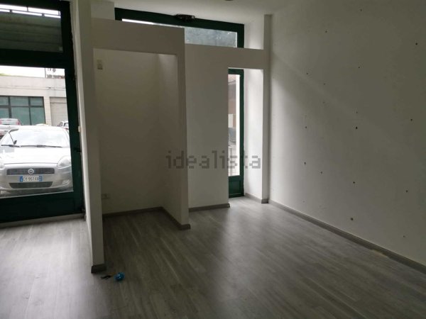 locale commerciale in affitto ad Ancona in zona Vallemiano