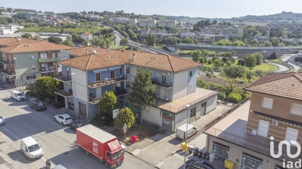 negozio in affitto ad Ancona in zona Baraccola
