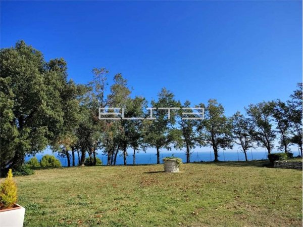 casa indipendente in affitto ad Ancona in zona Candia