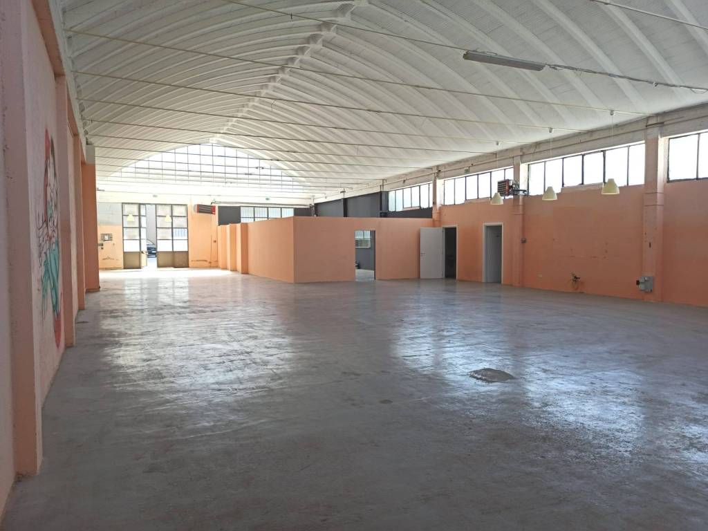 locale commerciale in affitto ad Ancona in zona Tavernelle