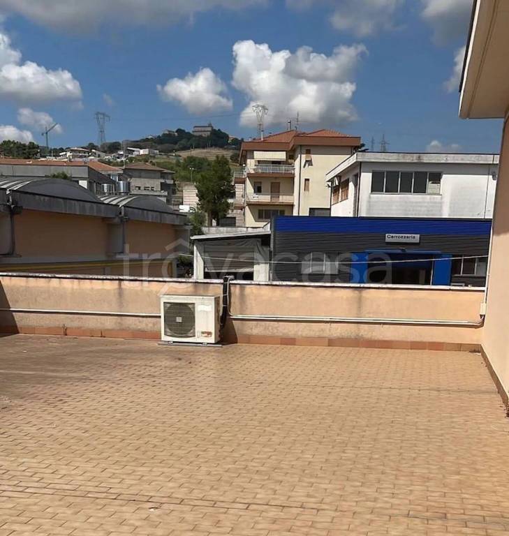 ufficio in affitto ad Ancona in zona Baraccola