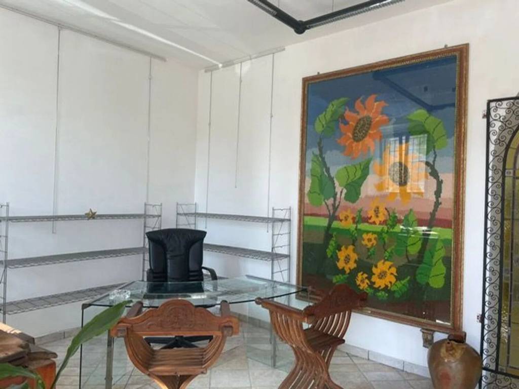 negozio in affitto ad Ancona in zona Piano San Lazzaro