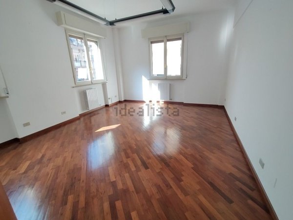 ufficio in affitto ad Ancona in zona Vallemiano