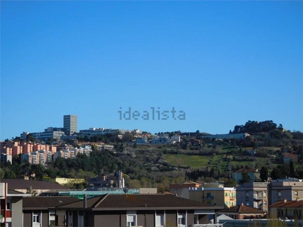 appartamento in affitto ad Ancona in zona Posatora