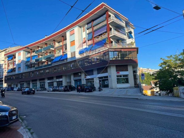 ufficio in affitto ad Ancona in zona Piano San Lazzaro