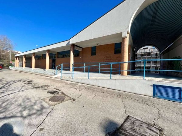 ufficio in affitto ad Ancona in zona Piano San Lazzaro