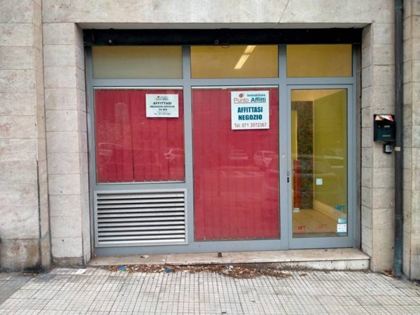 negozio in affitto ad Ancona in zona Piano San Lazzaro