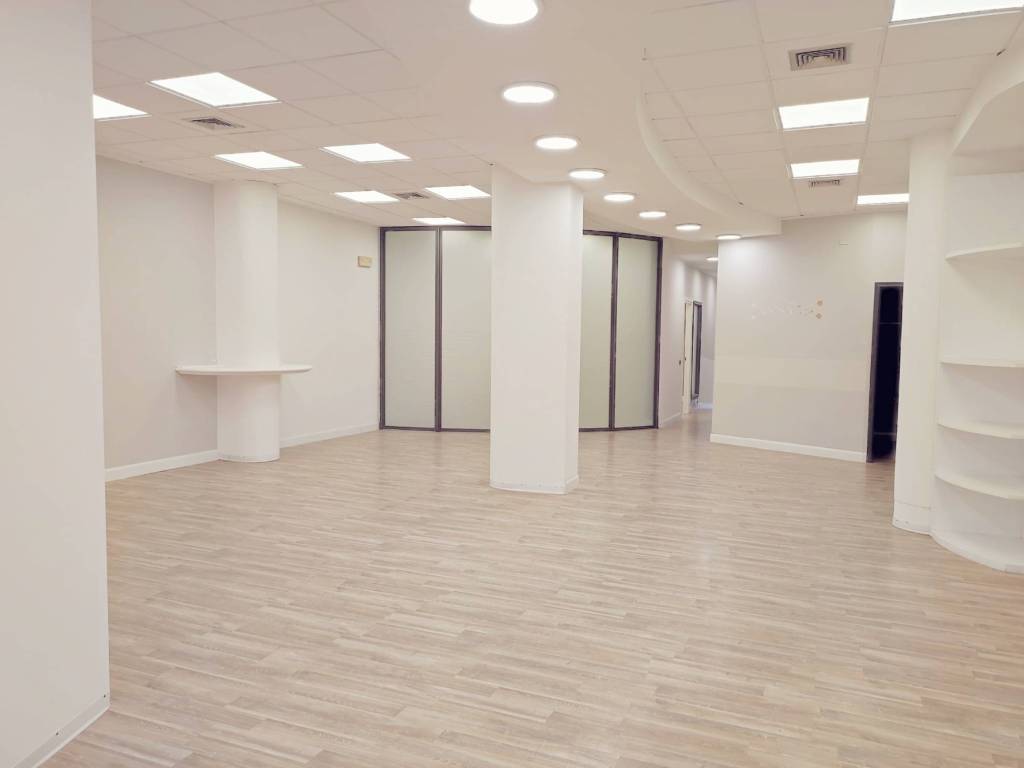 negozio in affitto ad Ancona in zona Piano San Lazzaro