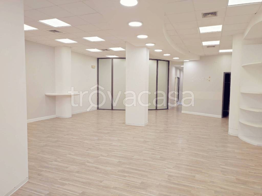 negozio in affitto ad Ancona in zona Centro Storico