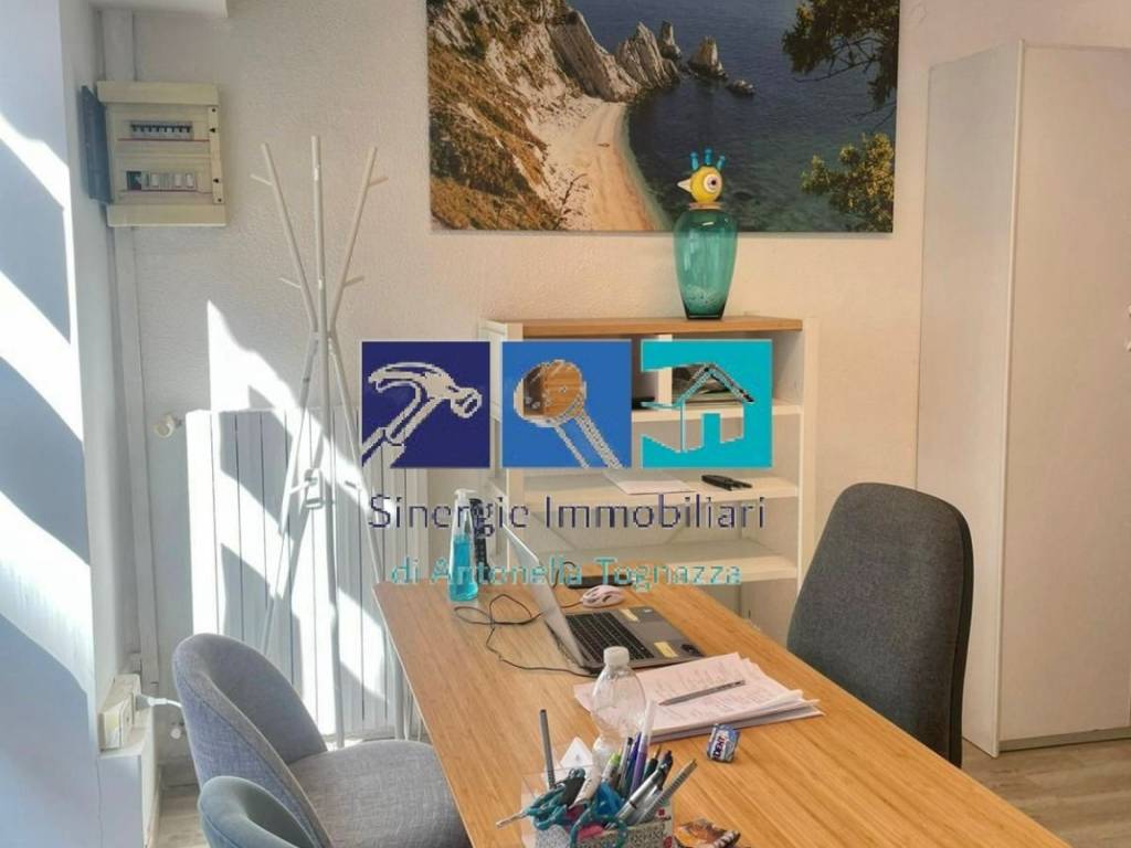 negozio in affitto ad Ancona in zona Adriatico