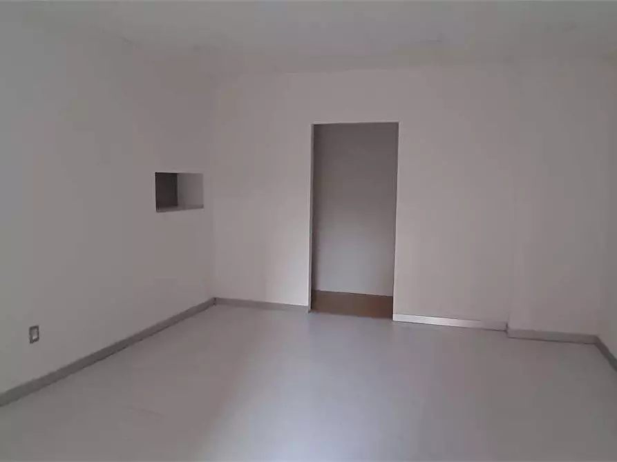 locale commerciale in affitto ad Ancona