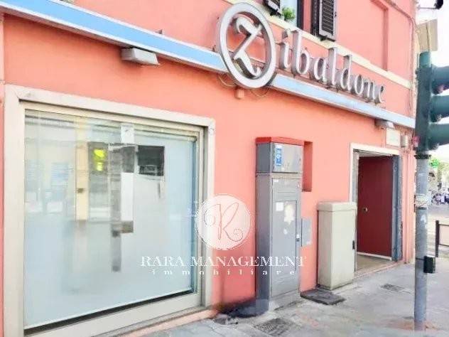 negozio in affitto ad Ancona in zona Delle Grazie