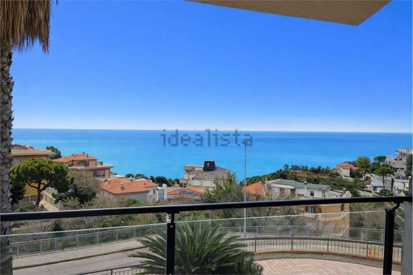 appartamento in affitto ad Ancona in zona Piano San Lazzaro