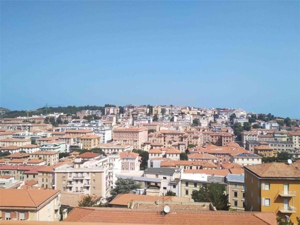 appartamento in affitto ad Ancona in zona Borgo Rodi