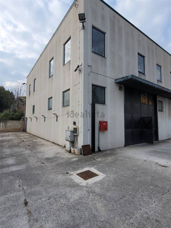 locale di sgombero in affitto ad Ancona in zona Baraccola