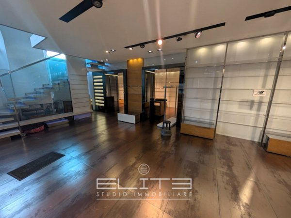 locale commerciale in affitto ad Ancona in zona Centro Storico