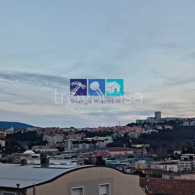 appartamento in affitto ad Ancona in zona Piano San Lazzaro