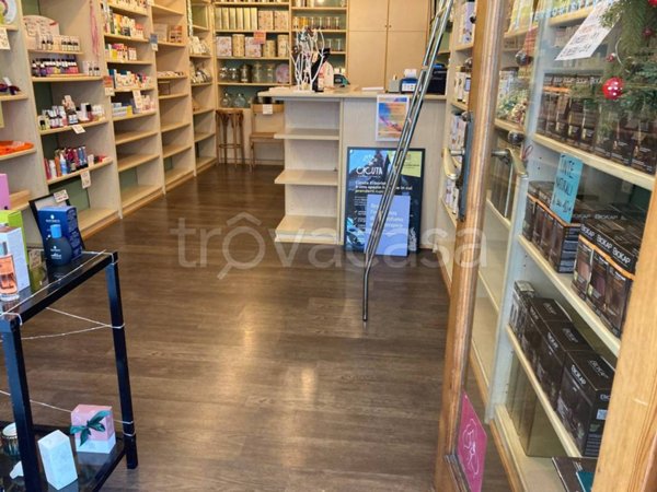 negozio in affitto ad Ancona in zona Piano San Lazzaro