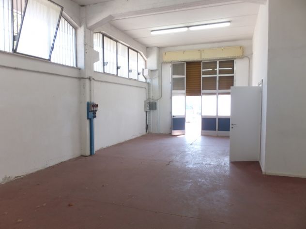 locale commerciale in affitto ad Ancona in zona Piano San Lazzaro