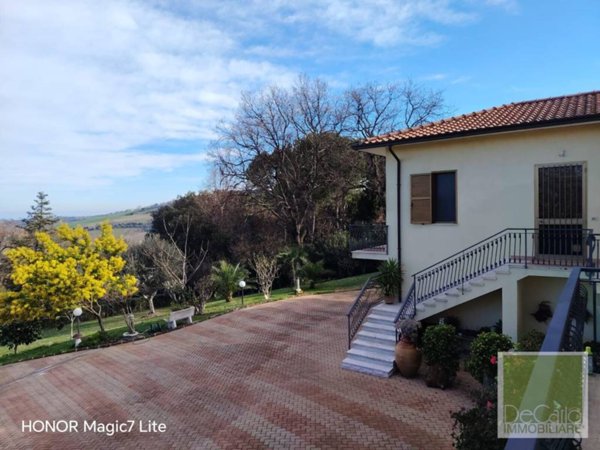 appartamento in affitto ad Ancona in zona Sappanico