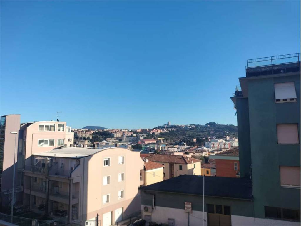 appartamento in affitto ad Ancona in zona Piano San Lazzaro