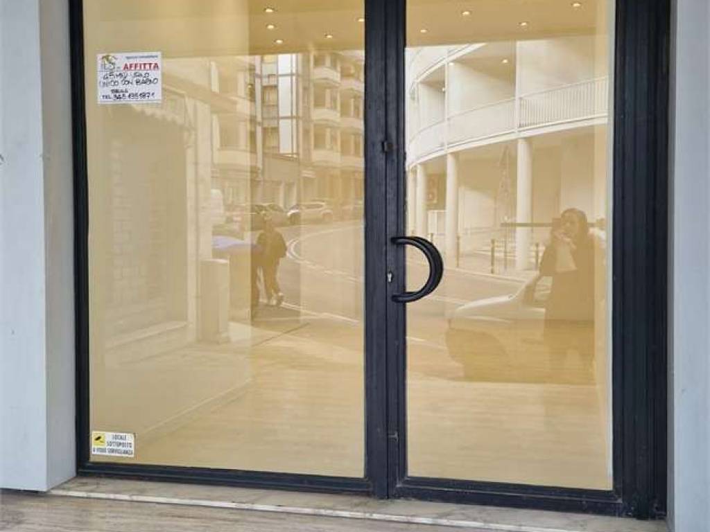 negozio in affitto ad Ancona