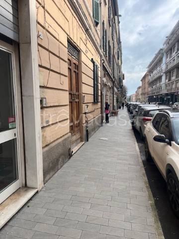 negozio in affitto ad Ancona in zona Adriatico