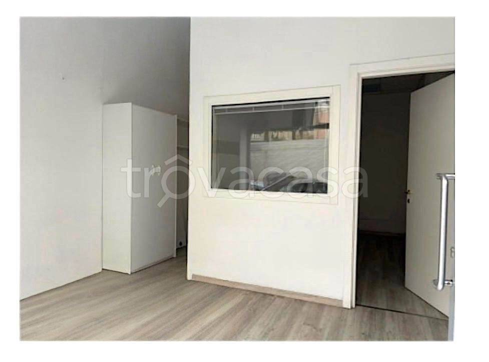 negozio in affitto ad Ancona in zona Adriatico