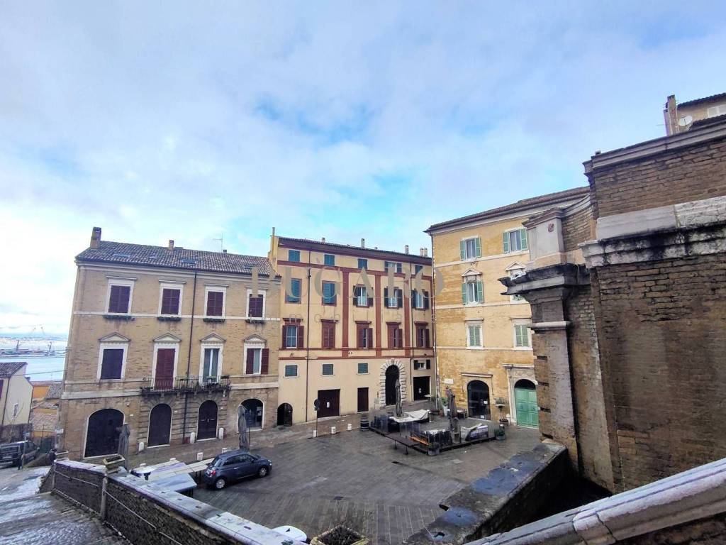 appartamento in affitto ad Ancona in zona Centro Storico