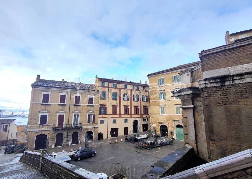 appartamento in affitto ad Ancona in zona Centro Storico