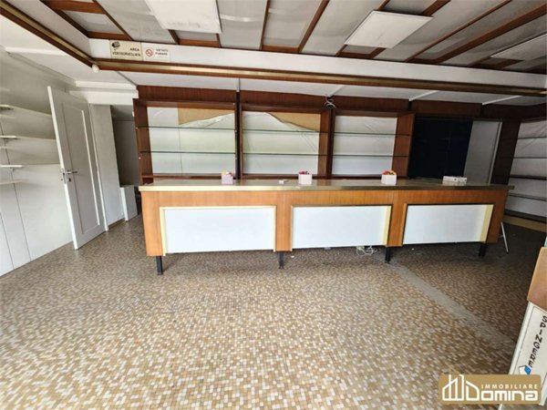 negozio in affitto ad Ancona in zona Piano San Lazzaro