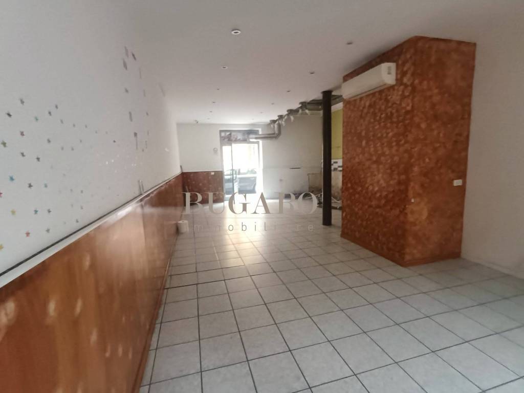 negozio in affitto ad Ancona in zona Adriatico