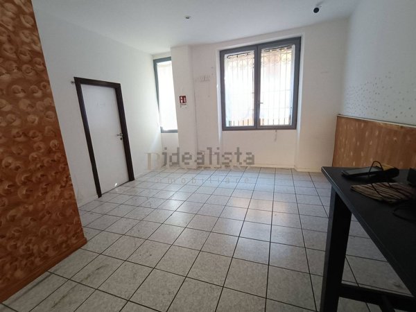 locale commerciale in affitto ad Ancona in zona Adriatico