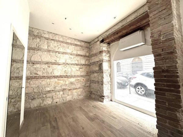 negozio in affitto ad Ancona in zona Centro Storico