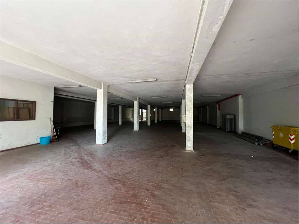 locale di sgombero in affitto ad Ancona in zona Palombare